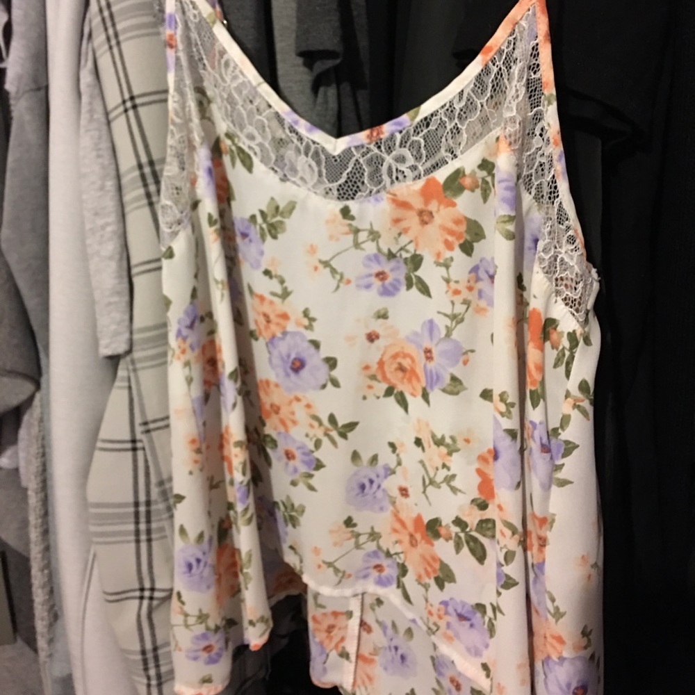 Lacey/Floral cami top 🌸